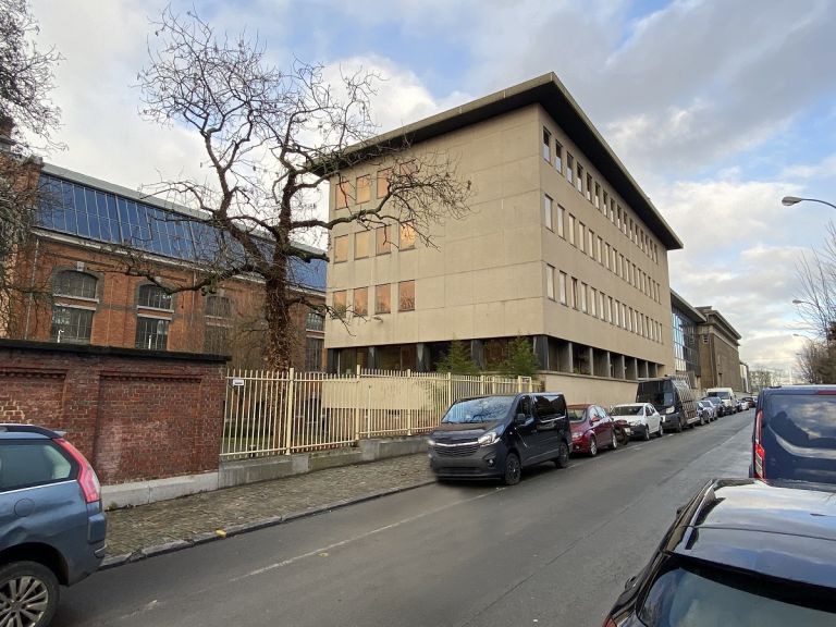 Rue Volta, bâtiment à rénover