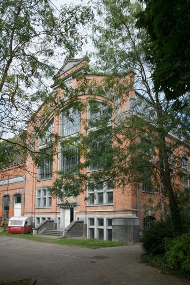 Façade de la grande halle